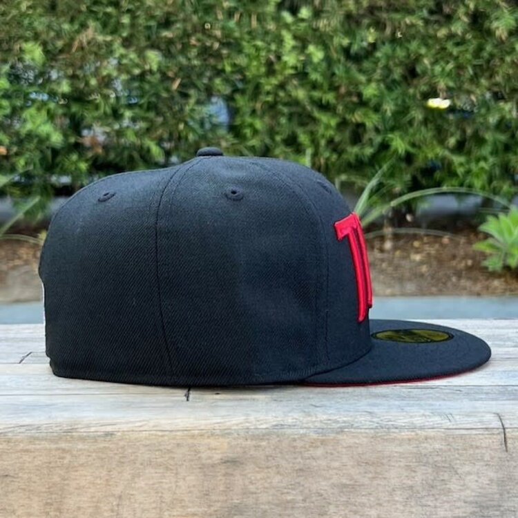 New Era Toros Black Red Block