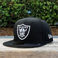 New Era Raiders Black White NFL Shield Back Hit