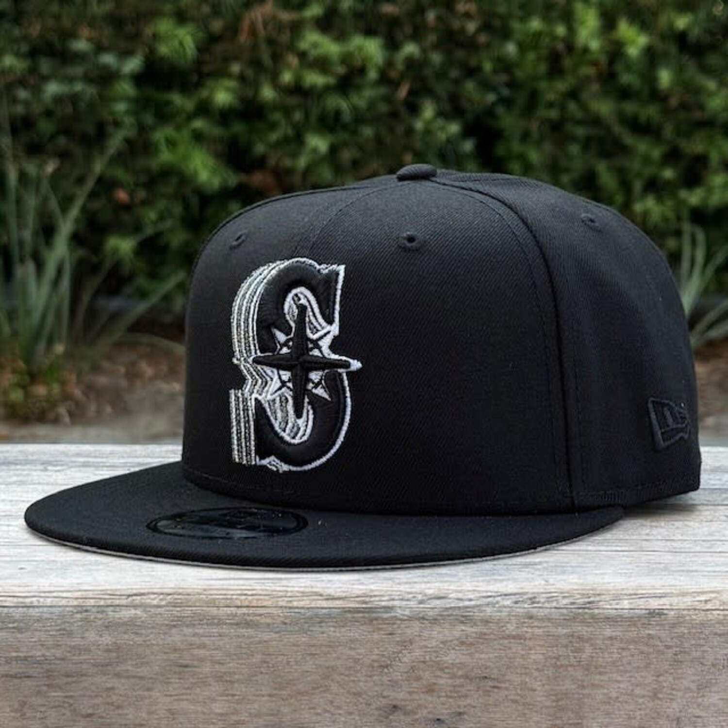 New Era Seattle Mariners Black Metallic Silver Fade 950 Snapback