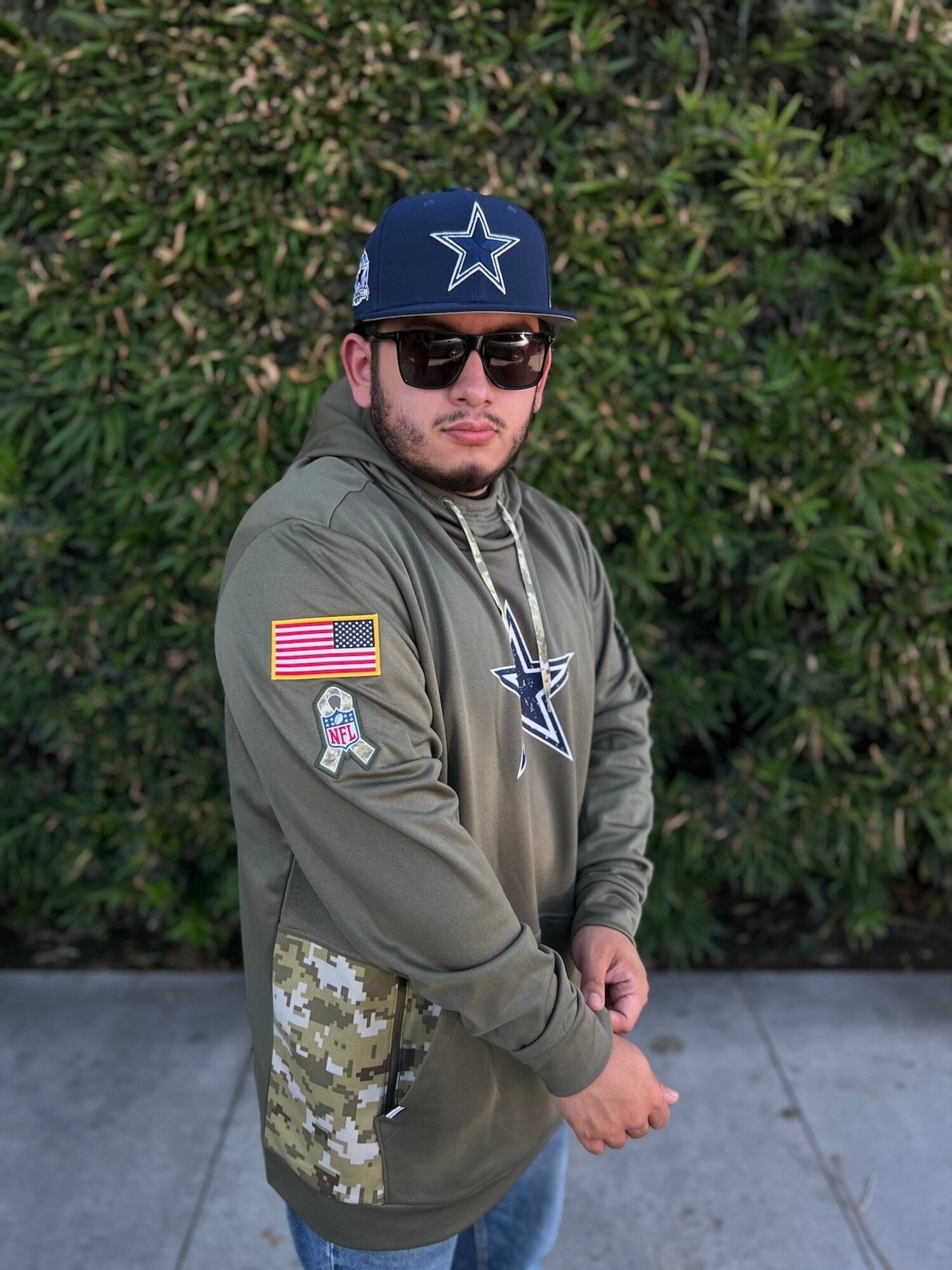 Nike Cowboys 2022 Salute to Service Pullover Therma Hoodie