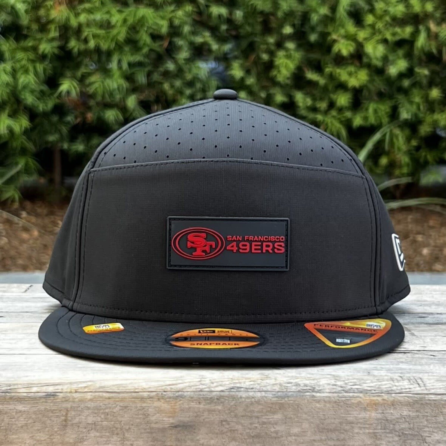 49ers Black 2025 Sideline Split Panel 950 Snapback - The Locker