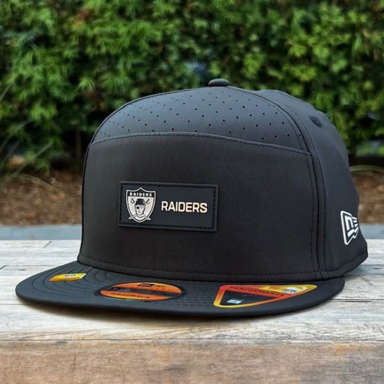 Raiders Black 2025 Sideline Split Panel 950 Snapback - The
