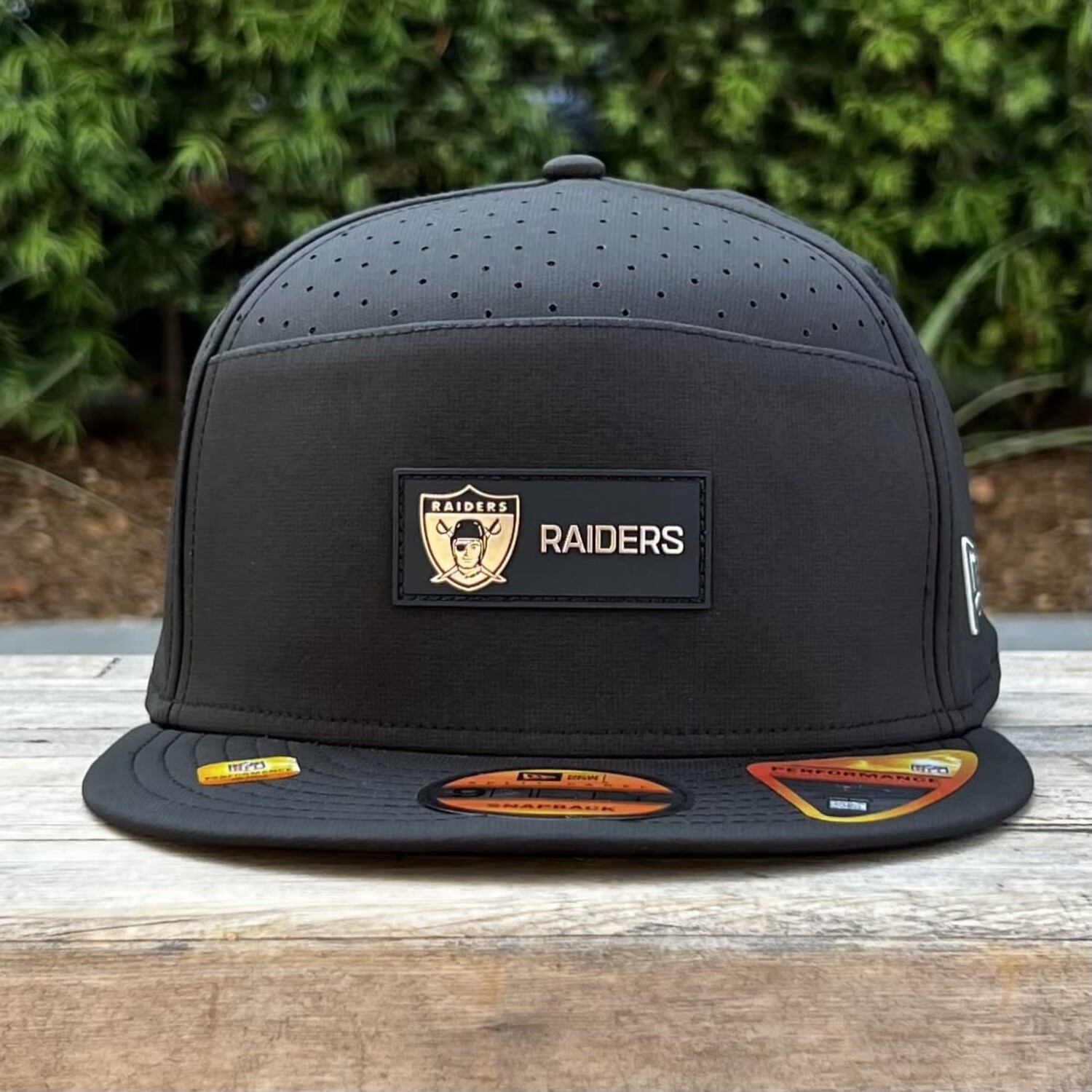ロサンゼルス　レイダース　バック Raiders Black 2025 Sideline Split Panel 950 Snapback - The Locker