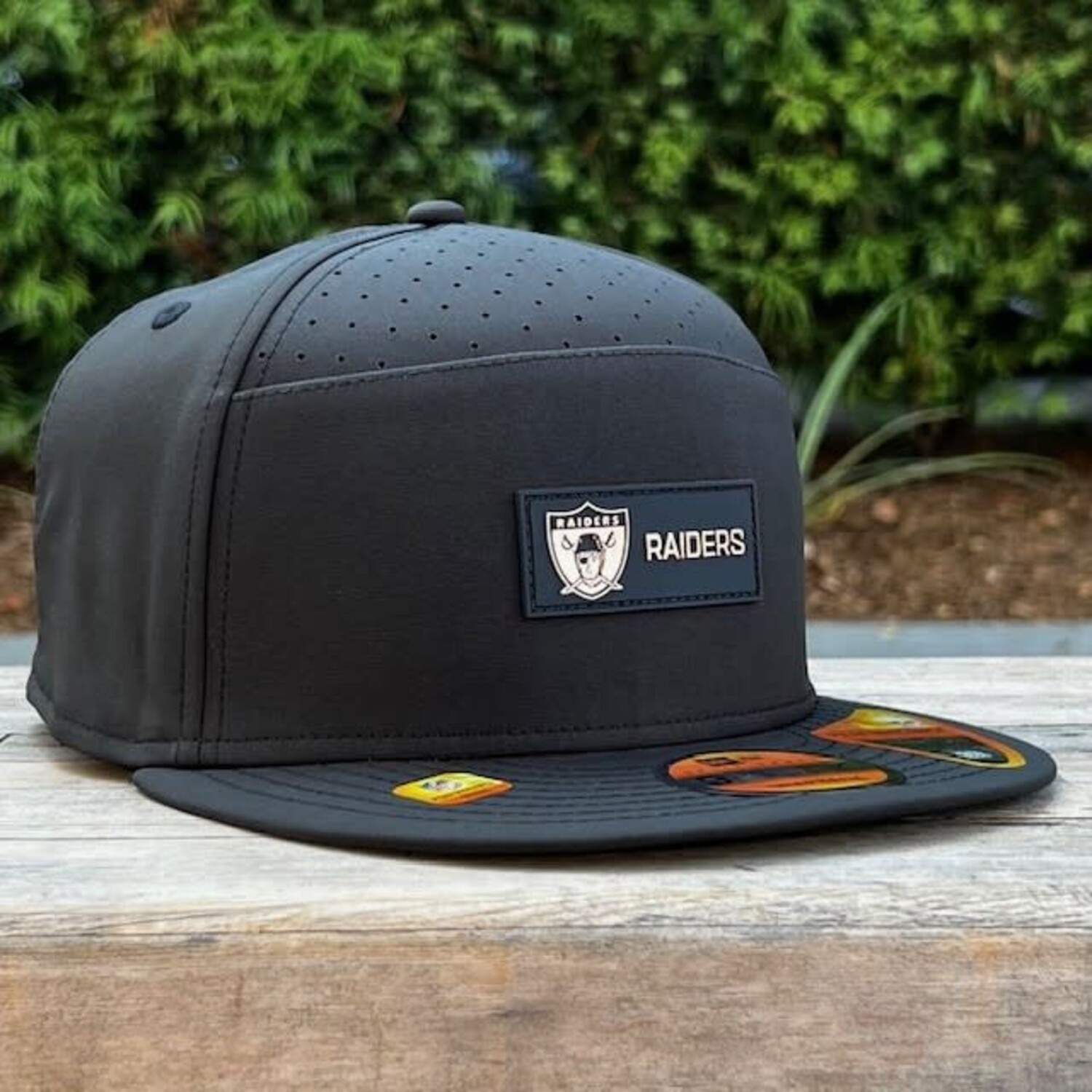 Raiders Black 2025 Sideline Split Panel 950 Snapback - The Locker