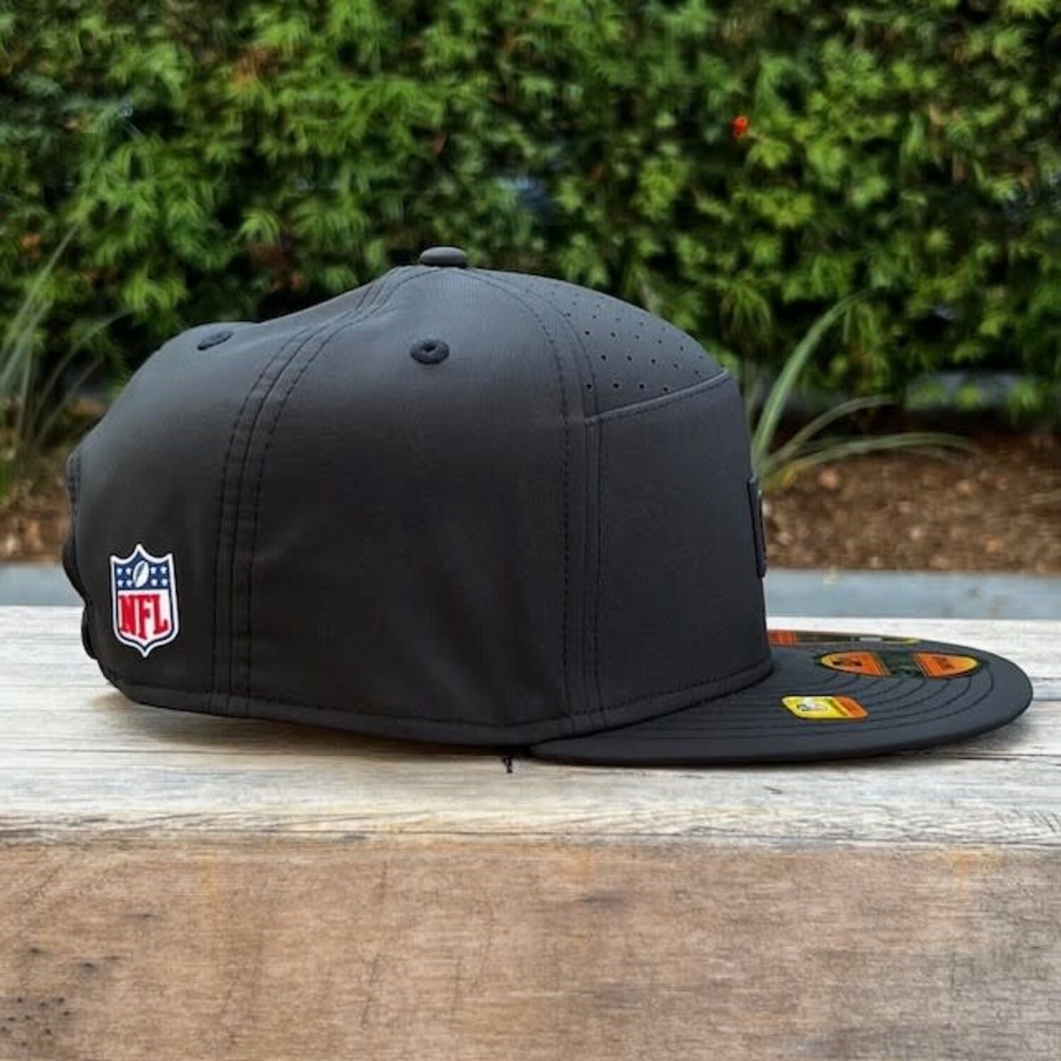 Raiders Black 2025 Sideline Split Panel 950 Snapback - The Locker