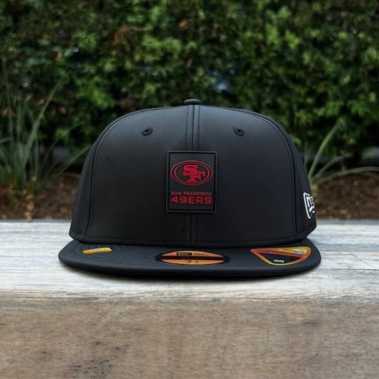 New Era 49ers Black 2025 Sideline 59FIFTY Fitted