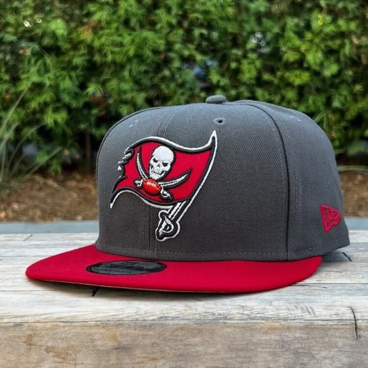 New Era Tampa Bay Buccaneers Graphite/Red Snapback 950