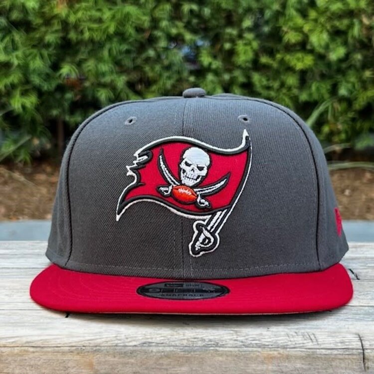 New Era Tampa Bay Buccaneers Graphite/Red Snapback 950