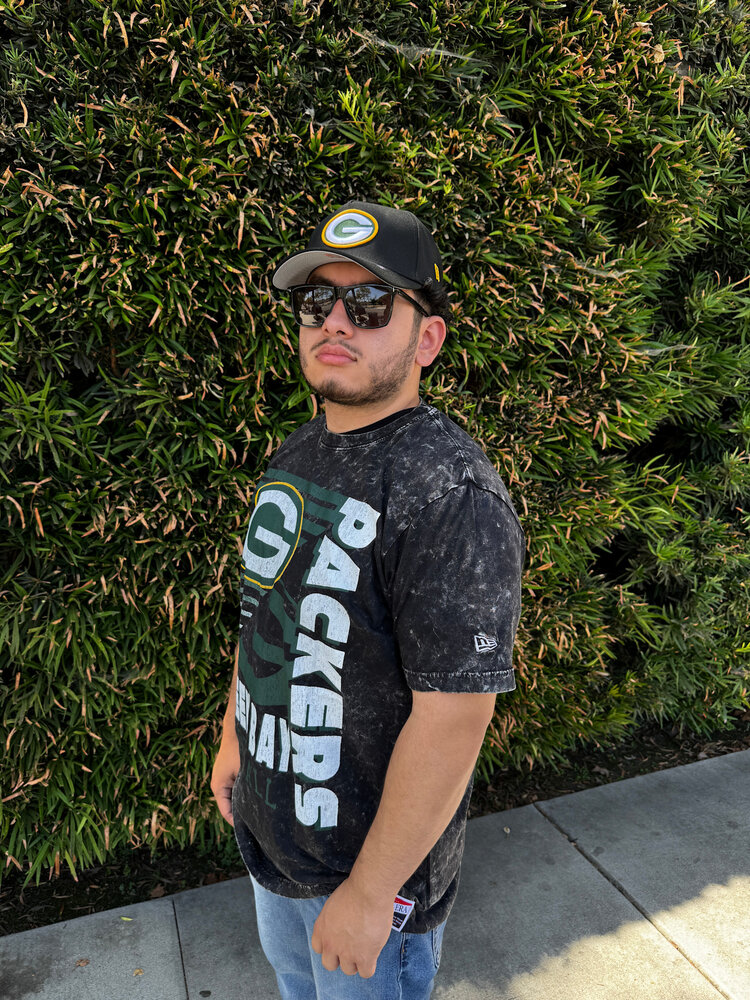 New Era Green Bay Packers NE Black Team Football Mineral Wash SS Tee