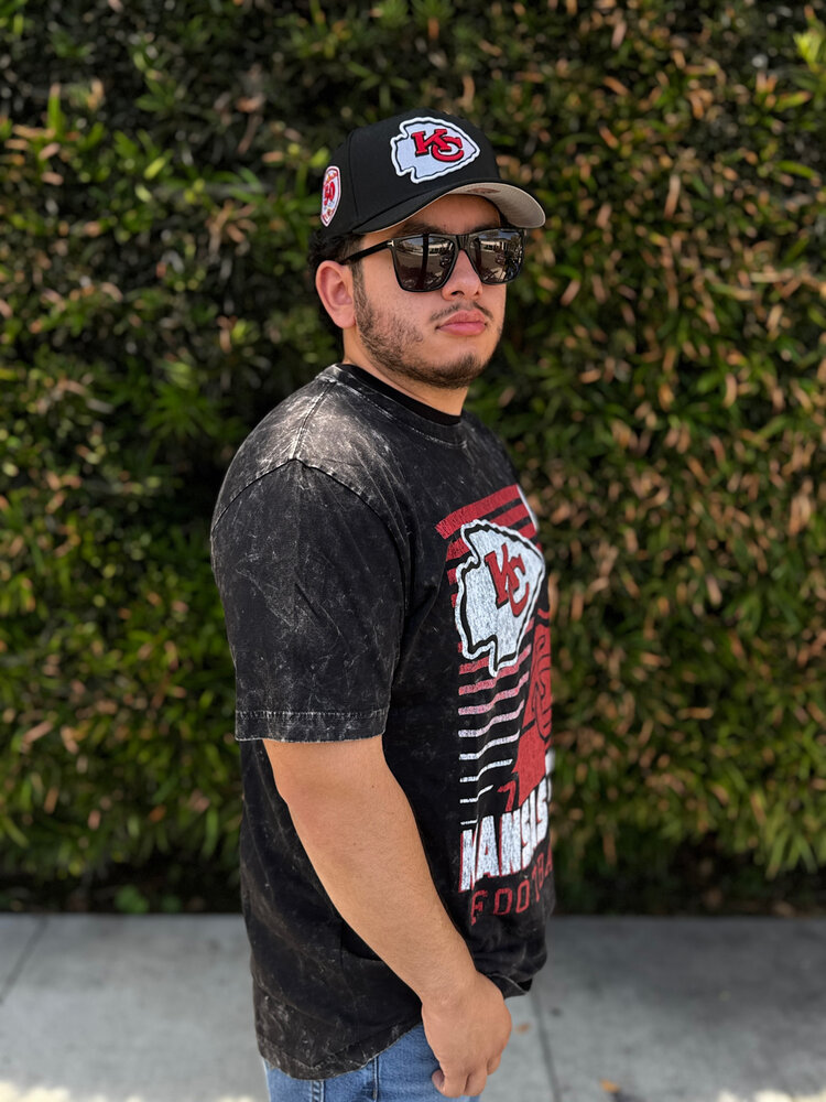 New Era Kansas City Chiefs NE Black Team Football Mineral Wash SS Tee