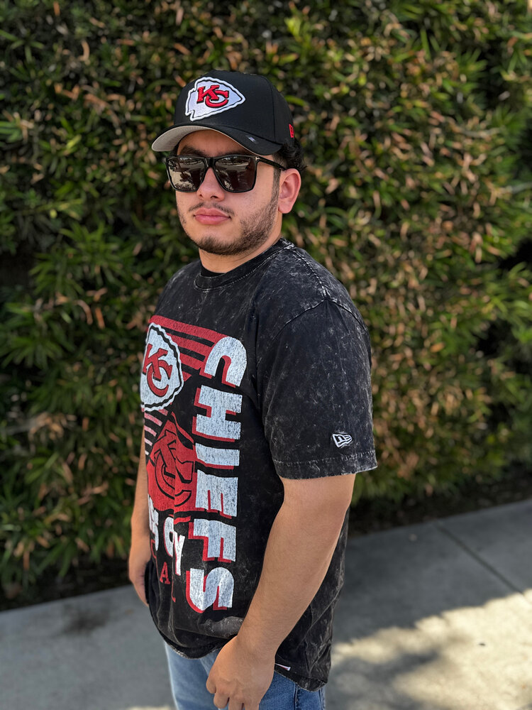 New Era Kansas City Chiefs NE Black Team Football Mineral Wash SS Tee