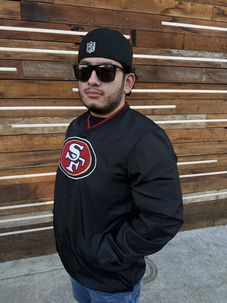 G-III 49ers Men's GIII Crossover Black V-Neck Pullover