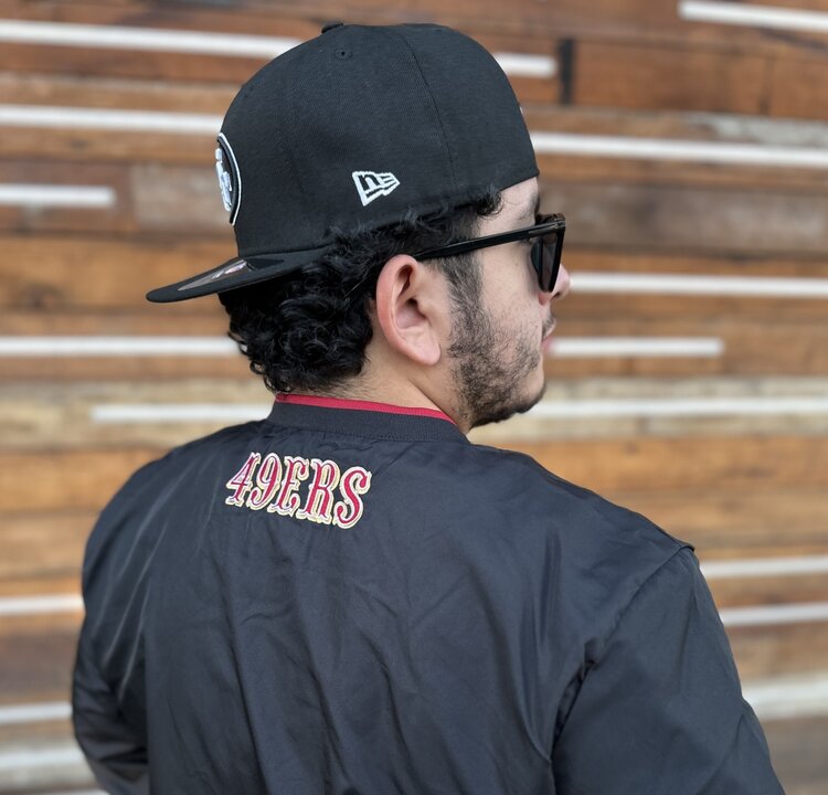 G-III 49ers Men's GIII Crossover Black V-Neck Pullover