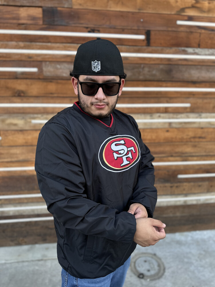 G-III 49ers Men's GIII Crossover Black V-Neck Pullover