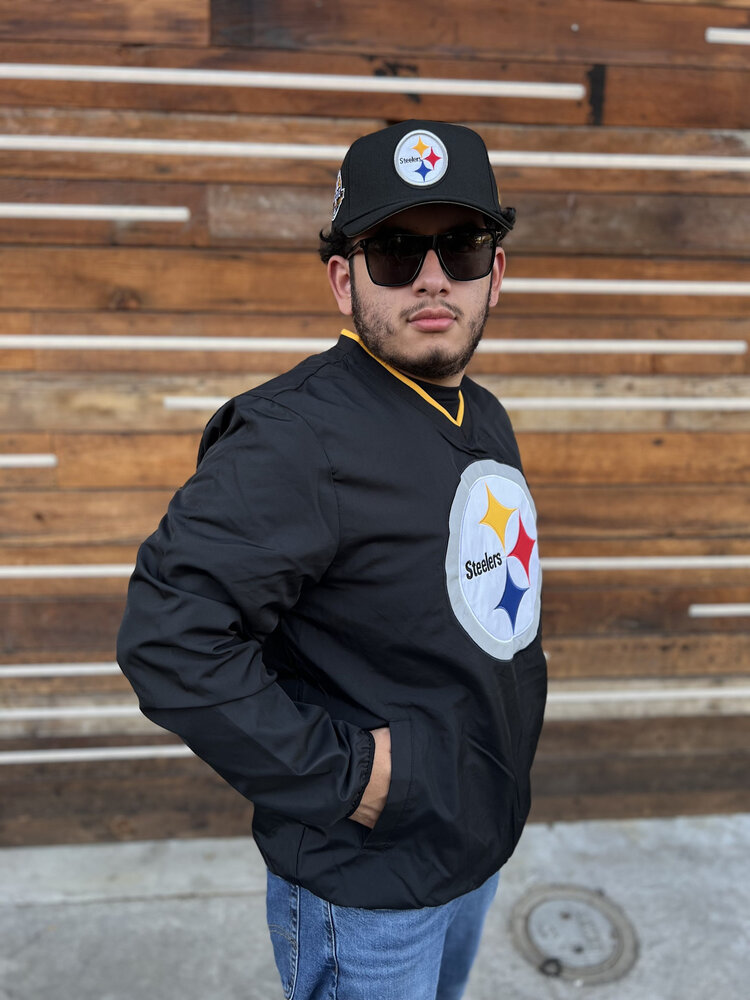 G-III Steelers Men's GIII Crossover Black V-Neck Pullover