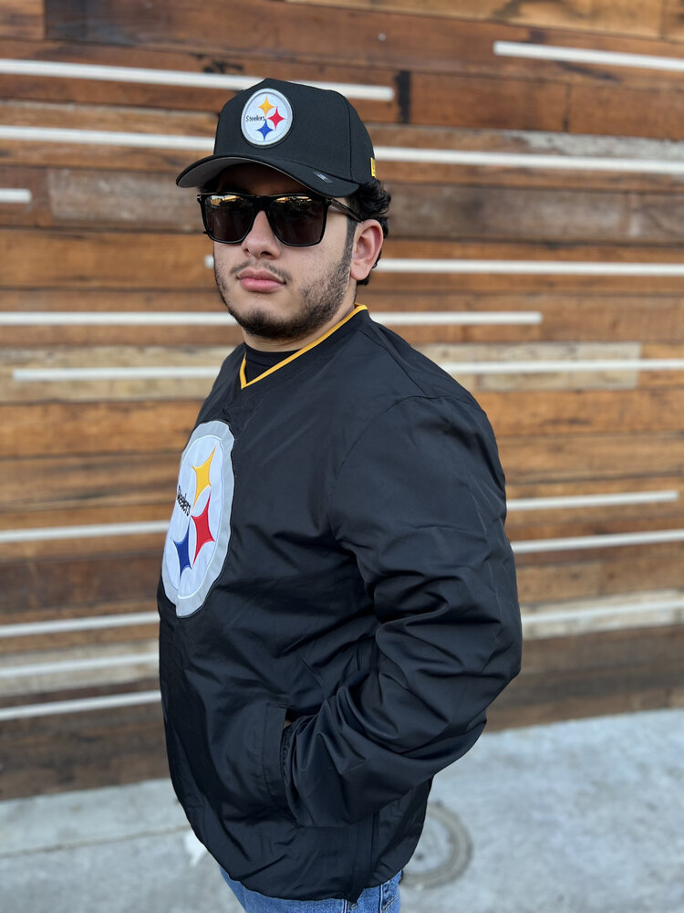 G-III Steelers Men's GIII Crossover Black V-Neck Pullover