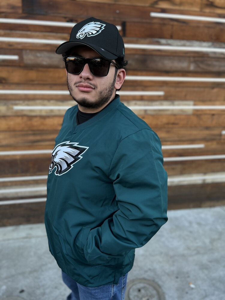 G-III Eagles Men's GIII Crossover Green V-Neck Pullover