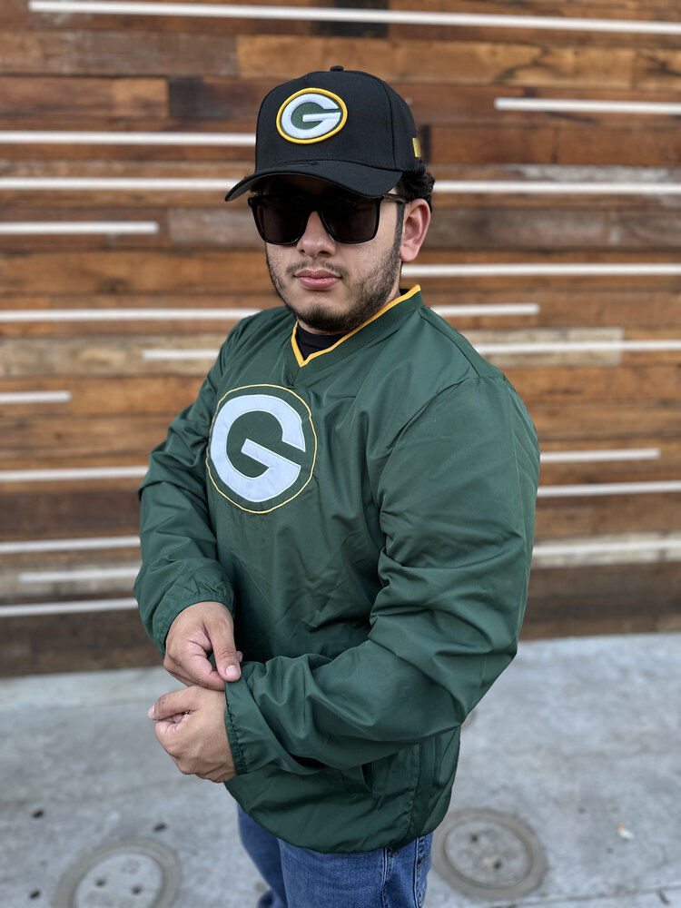 G-III Packers Men's GIII Crossover Green V-Neck Pullover