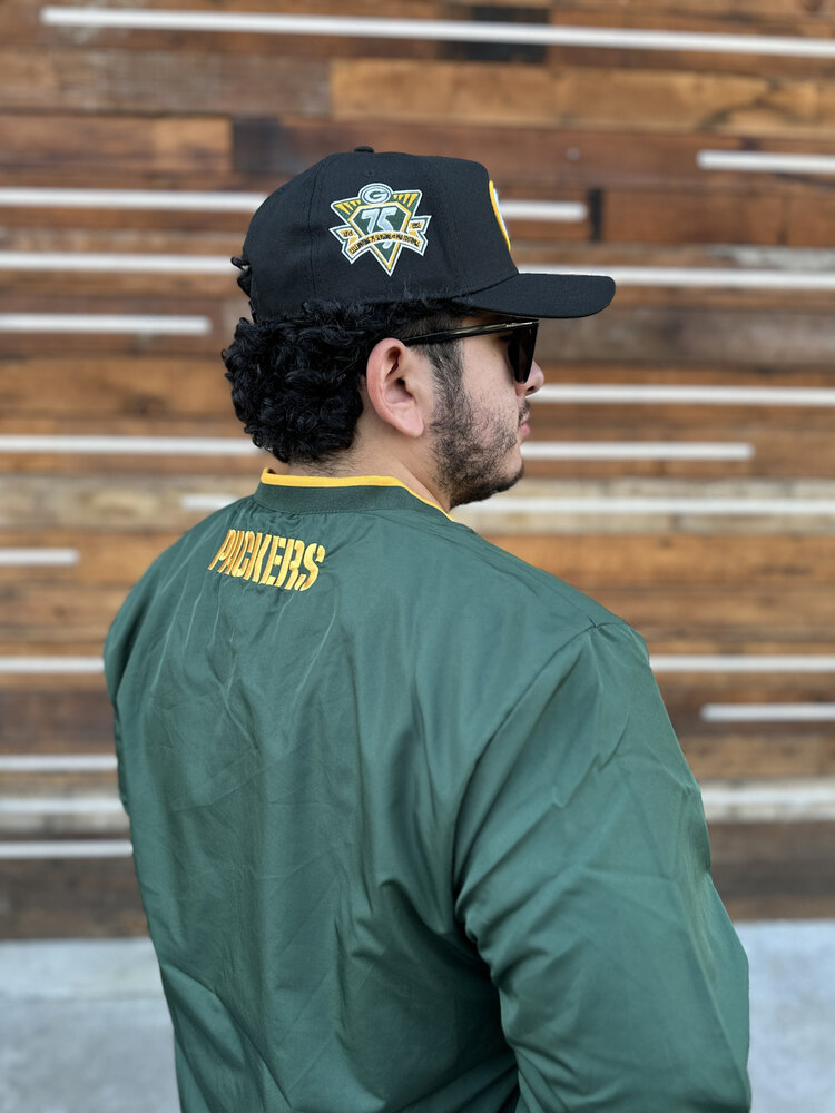 G-III Packers Men's GIII Crossover Green V-Neck Pullover