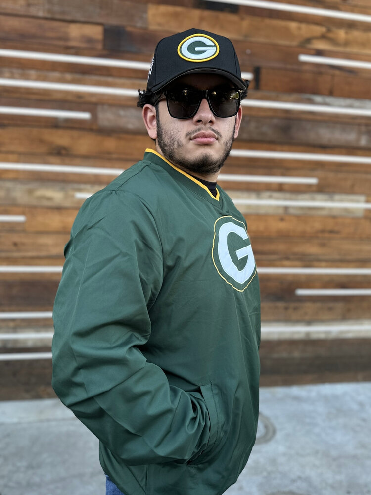 G-III Packers Men's GIII Crossover Green V-Neck Pullover