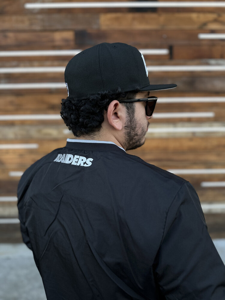 G-III Raiders Men's GIII Crossover Black V-Neck Pullover