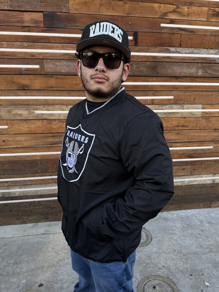 G-III Raiders Men's GIII Crossover Black V-Neck Pullover