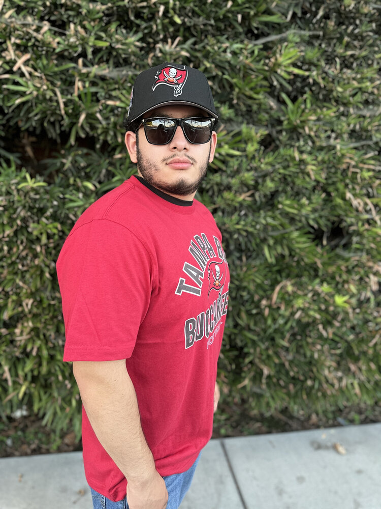 Starter Buccaneers Men's Starter Defender Red Short Sleeve Tee