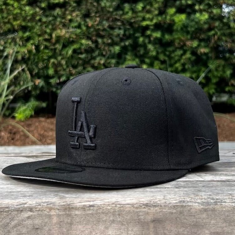 New Era LA Dodgers Black Black Metallic Gold 2025 WS Champs Side Patch 950 Snapback