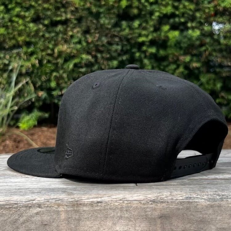 New Era LA Dodgers Black Black Metallic Gold 2025 WS Champs Side Patch 950 Snapback