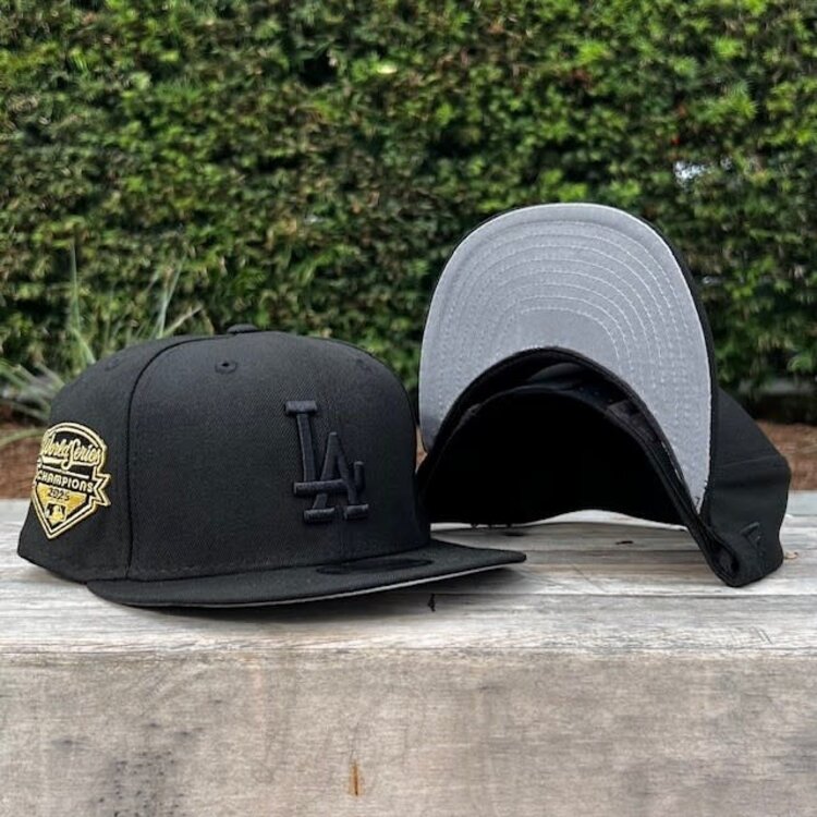New Era LA Dodgers Black Black Metallic Gold 2025 WS Champs Side Patch 950 Snapback