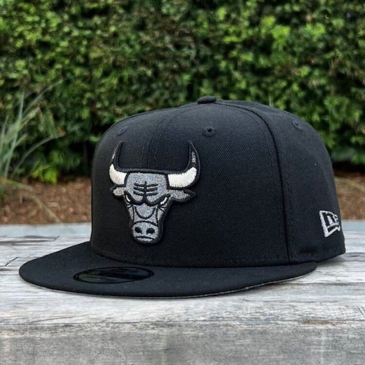 New Era Bulls Black Gray Metallic Est. 1966 950 Snapback