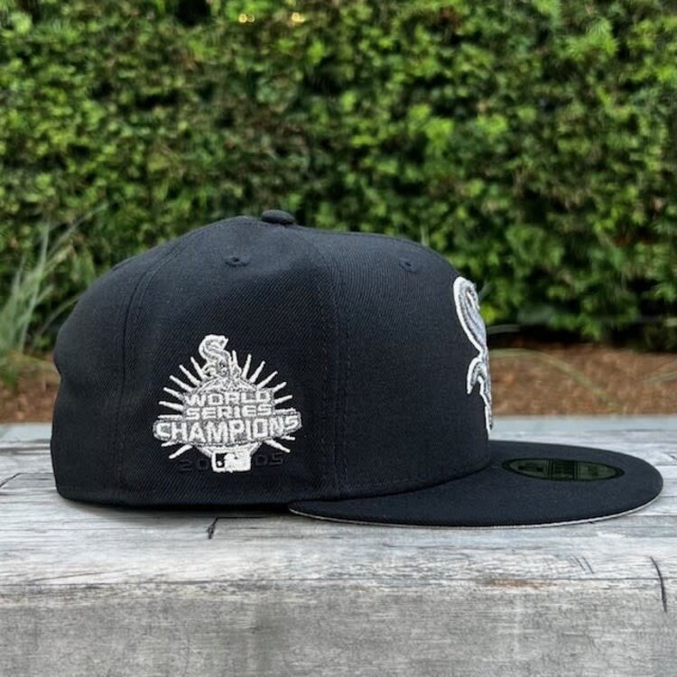 New Era White Sox Black Gray Metallic 2005 WS Champs 950 Snapback
