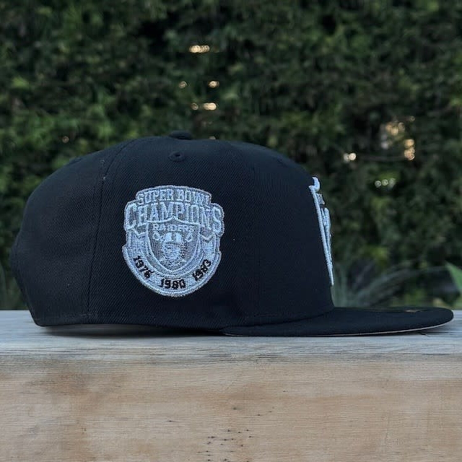 Raiders Black Gray Metallic Super Bowl Champions 950 Snapback