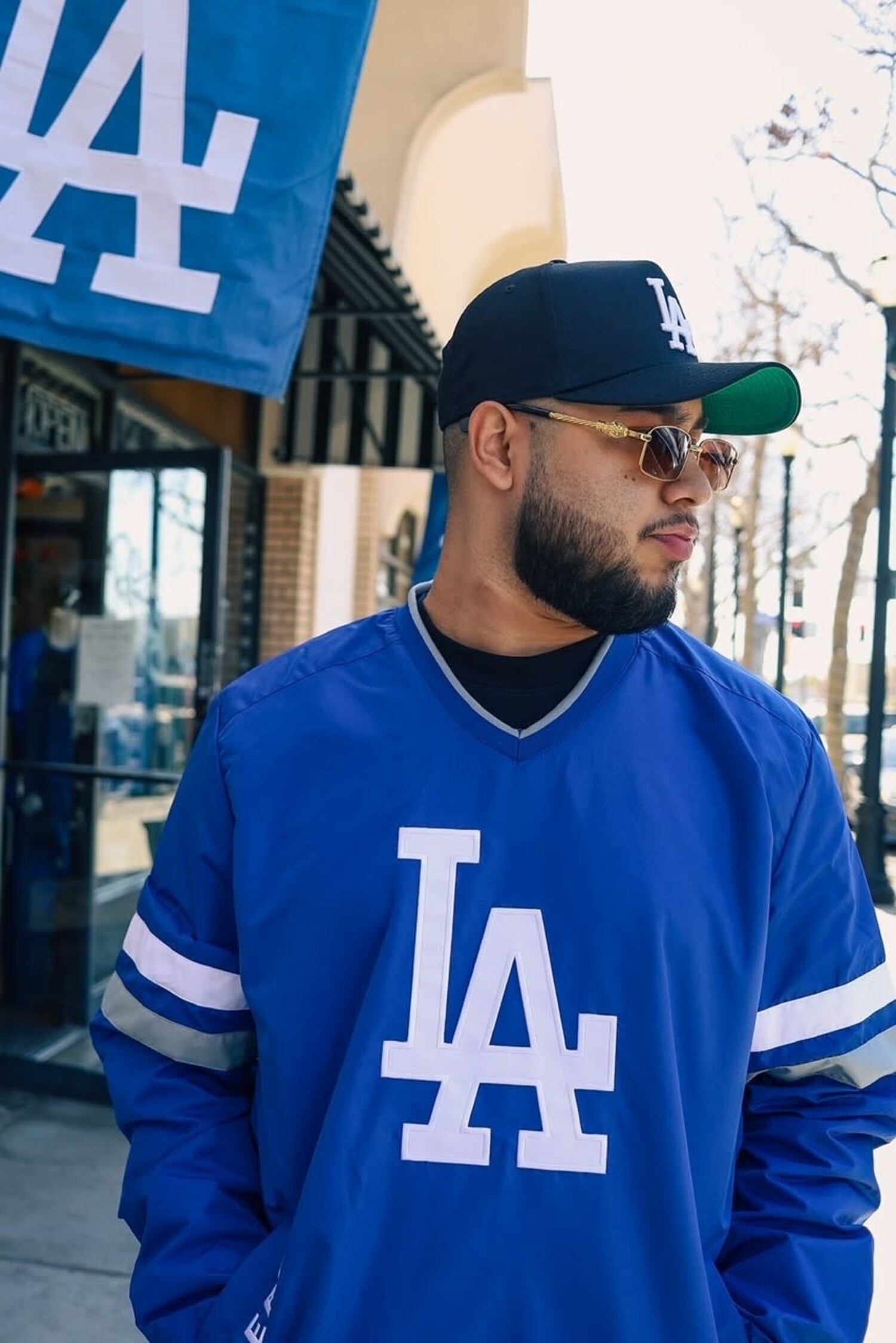 LA Dodgers M GIII Batter's Box Royal V-Neck Pullover - The Locker