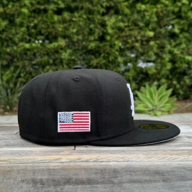New Era LA Dodgers Black White USA Side Patch