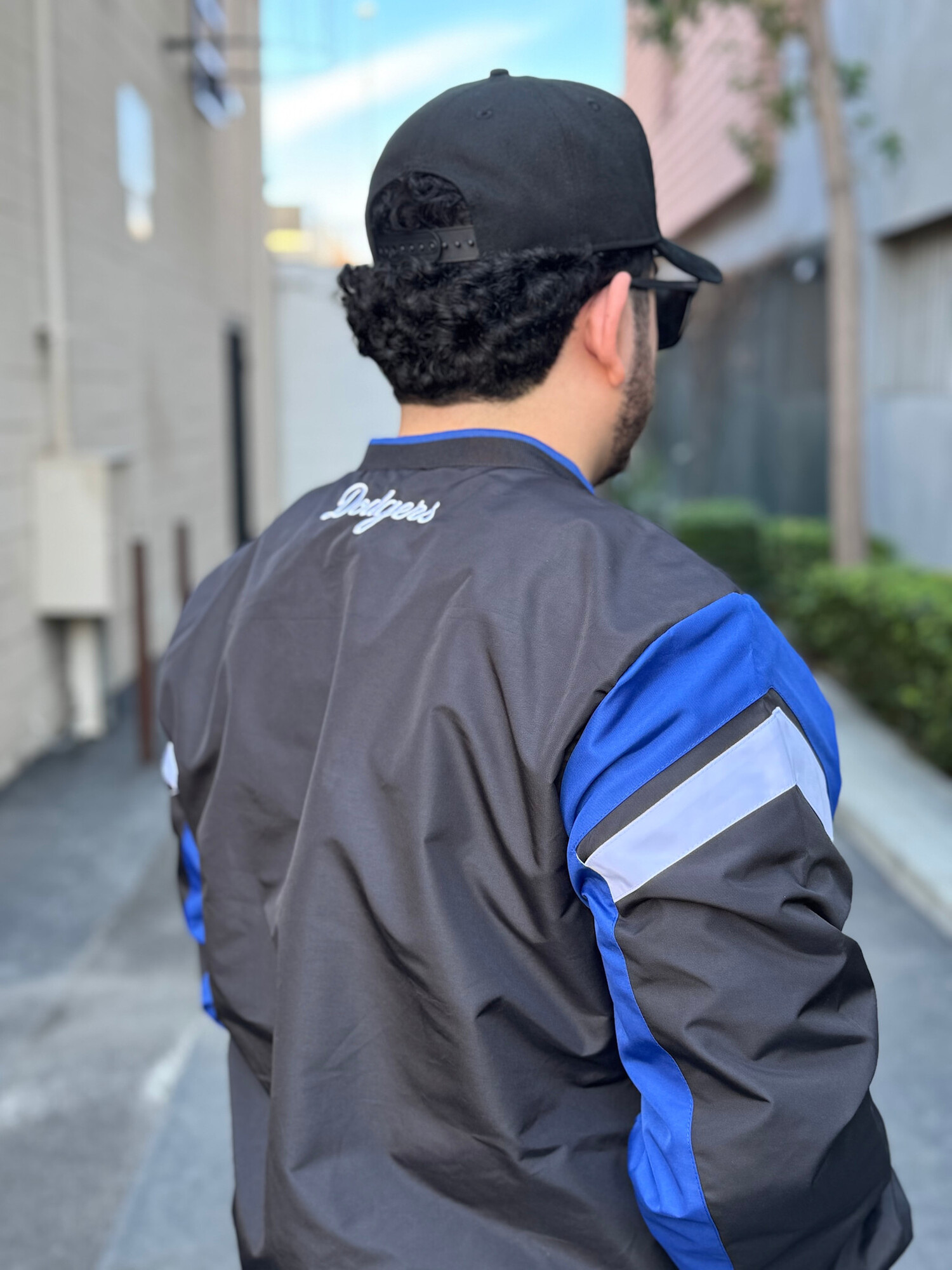 LA Dodgers Men's G-III Black Double Coverage V-Neck Pullover - The