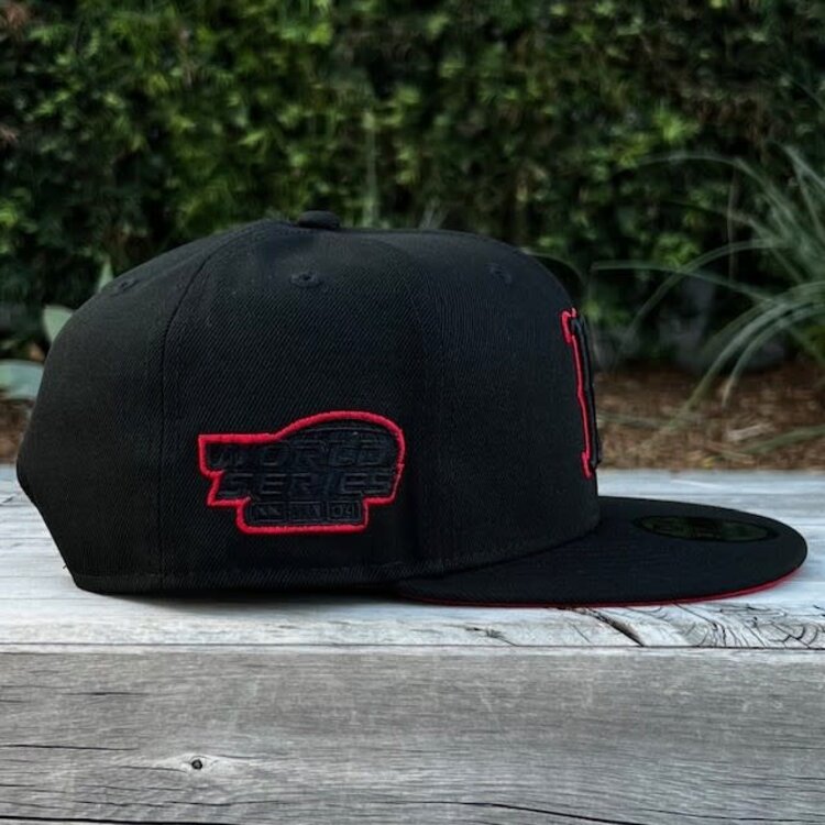 New Era Boston Red Sox Black Red Outline 2004 World Series Red UV 950