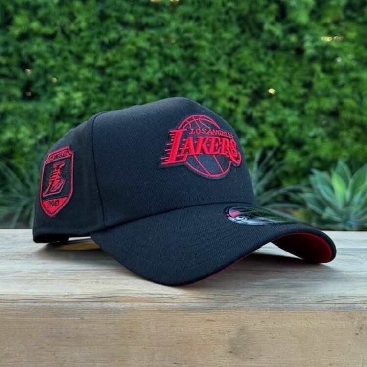 New Era Lakers Black Red Outline Crest SP Red UV 940AF