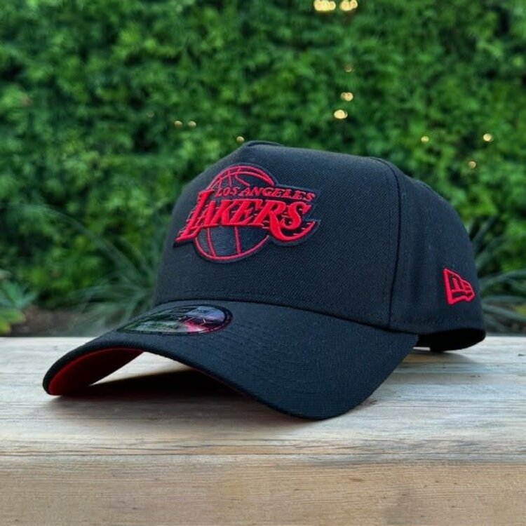 New Era Lakers Black Red Outline Crest SP Red UV 940AF