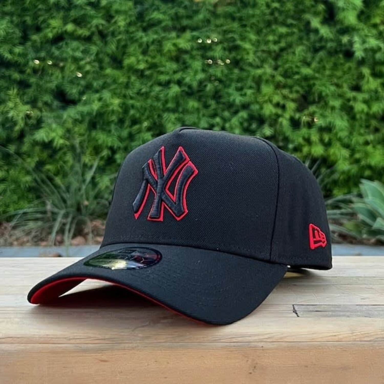 NY Yankees Black Red Outline 2009 WS Red UV 940AF - The Locker