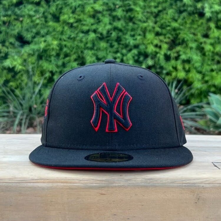 New Era NY Yankees Black Red Outline 2009 WS Red UV Fitted