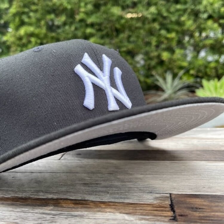 New Era NY Yankees Black White 2000 WS