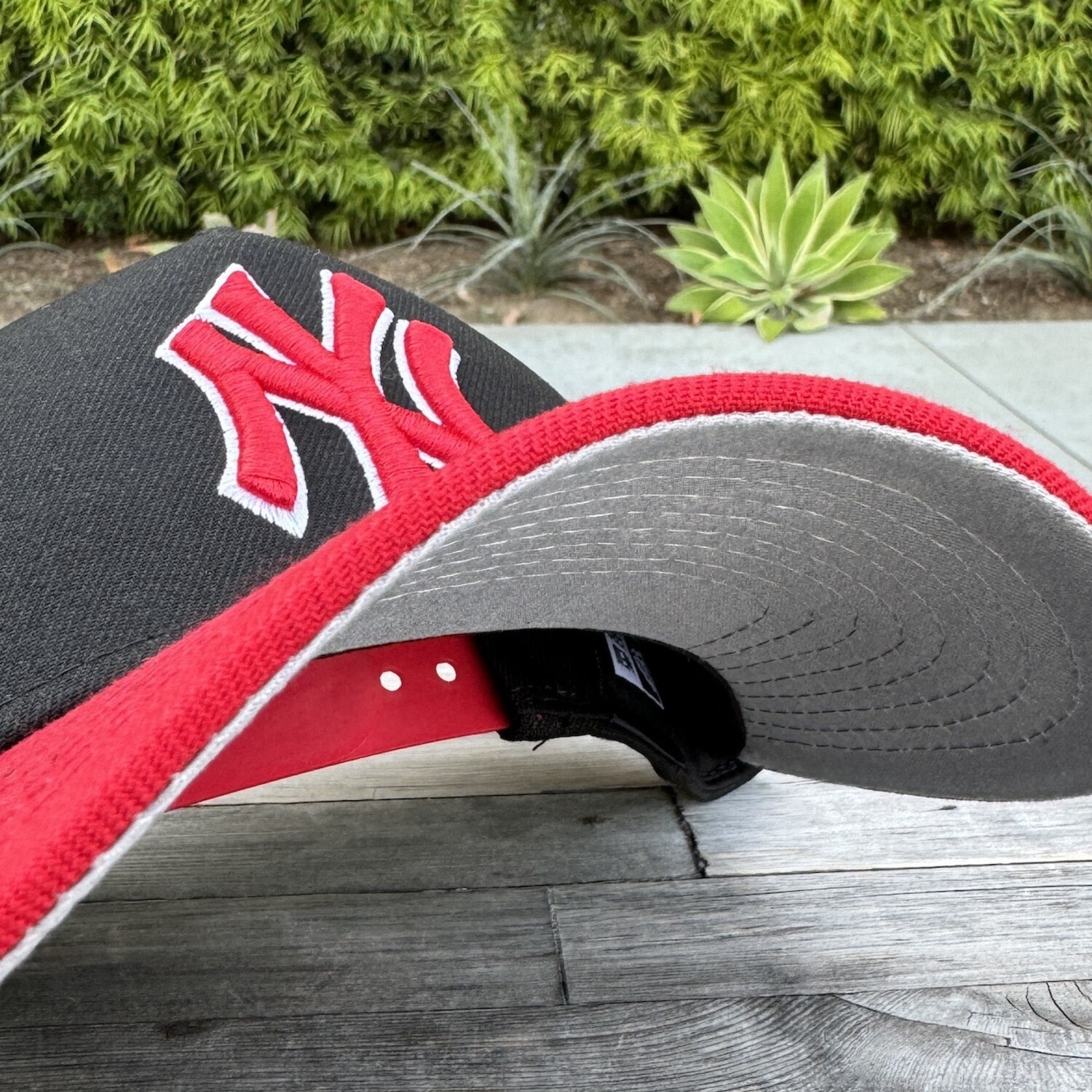 NY Black/Red RW 2000 WS 940 AF Snapback - The Locker Room of Downey