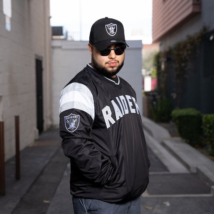 G-III Raiders M GIII Clutch Hitter Black V-Neck Pullover