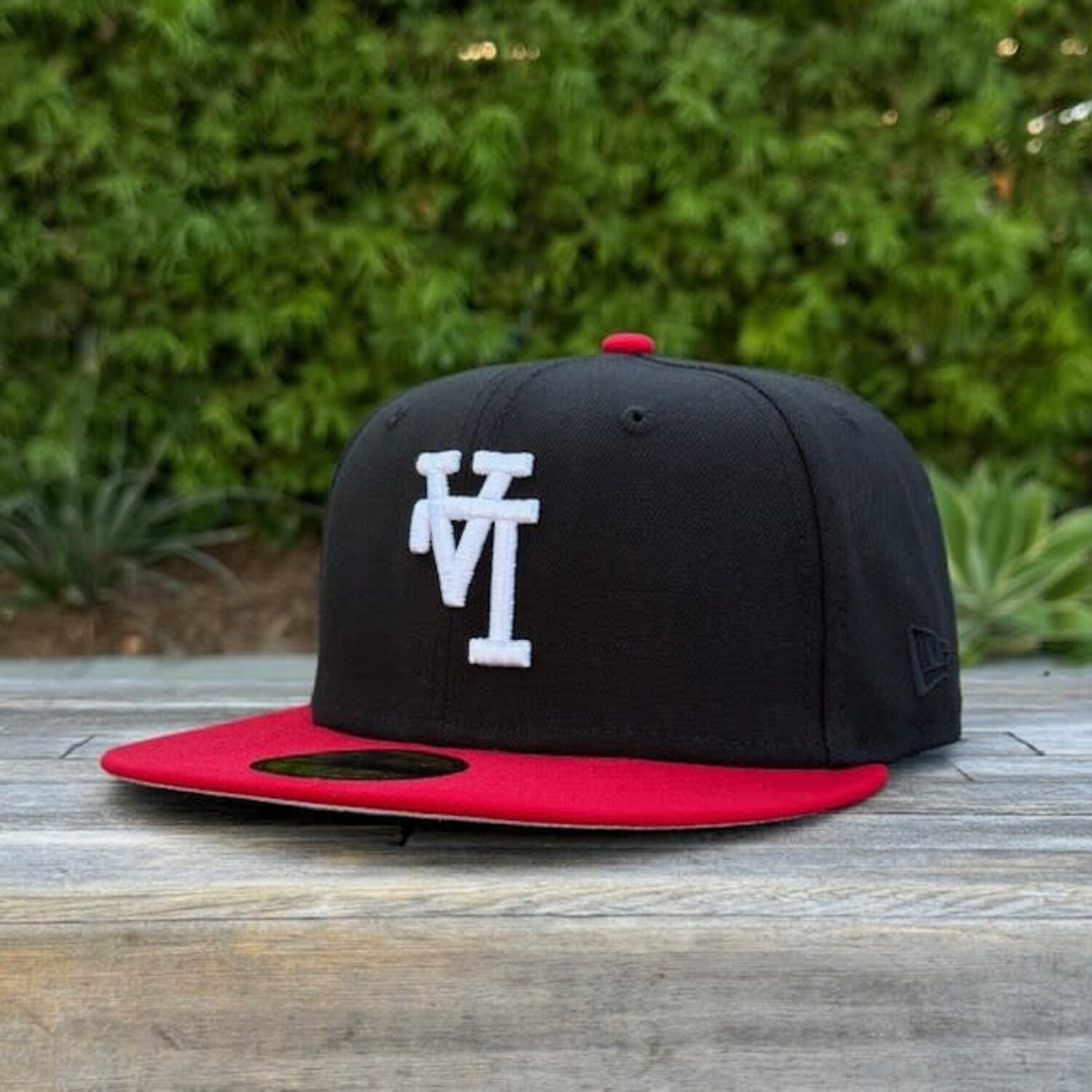 LA Upside Down Black/Red - The Locker Room of Downey