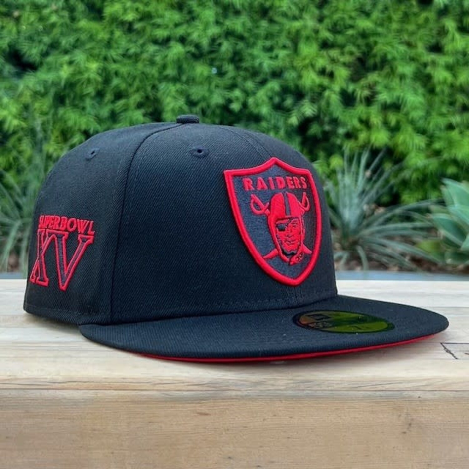 Raiders Black Red Outline SB XV Red UV Fitted - The Locker Room of
