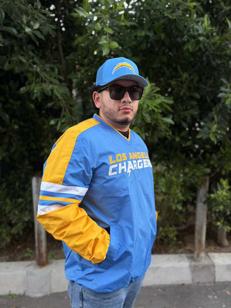 G-III Chargers M G-III High Heat V-Neck Pullover