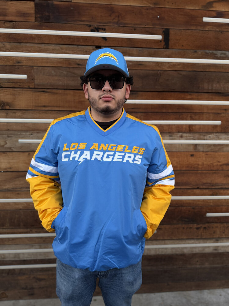 G-III Chargers M G-III High Heat V-Neck Pullover
