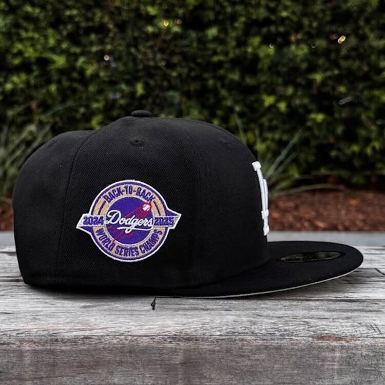 New Era LA Dodgers BW Back to Back World Series Champs Circle SP 950 Snapback