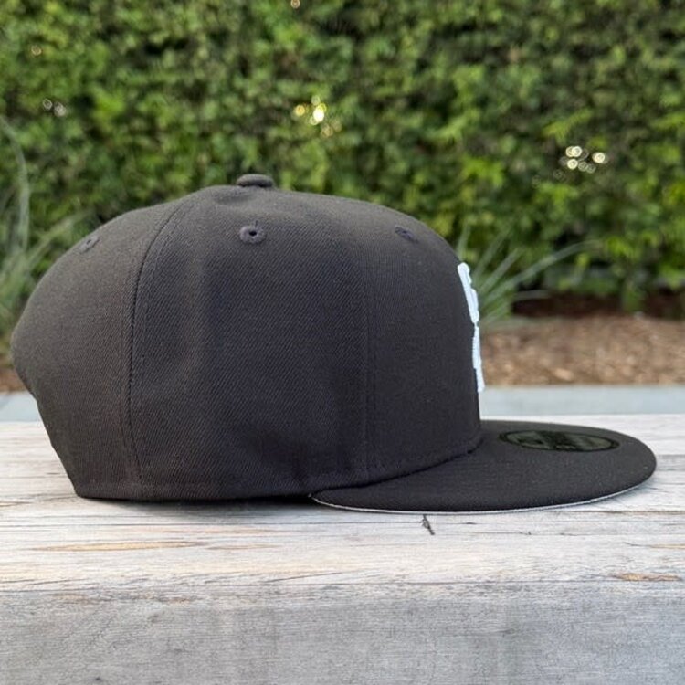 New Era Padres Black White 950 Snapback